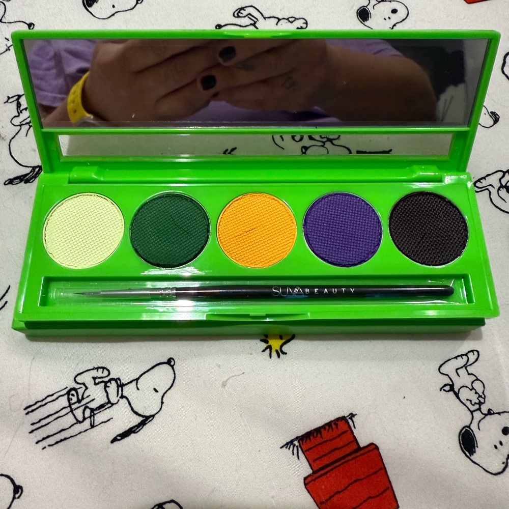 SUVA Beauty Vibrant Eyeshadow Palette - Cream, Green, Orange, Purple, Black